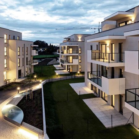 Nikolas Linz Ngoại thất bức ảnh